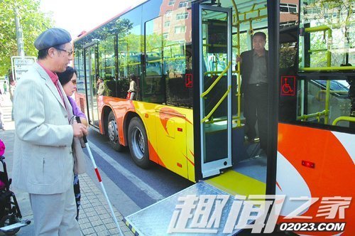 这里的女人给男人下迷药,用枪支甚至活蛇威胁发生性关系,只是为了这个... 这里的女人给男人下迷药,用枪支甚至活蛇威胁发生性关系,只是为了这个...