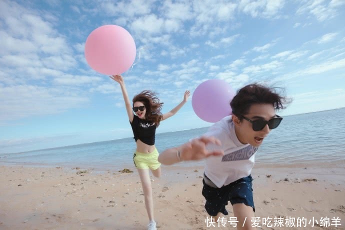 戚薇与李承铉旅游写真曝光,甜蜜依偎深情对视