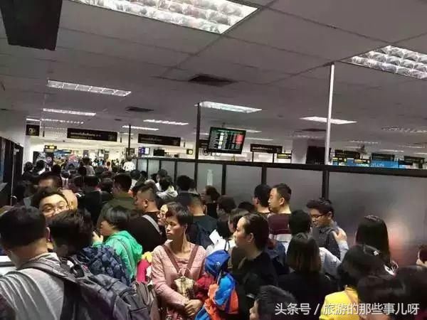 因行李超重没收乘客护照强行索钱?泰国机场的