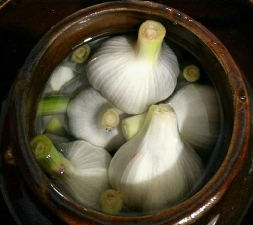 抽完蒜薹出新蒜,教您简单腌制糖醋蒜,配方简单