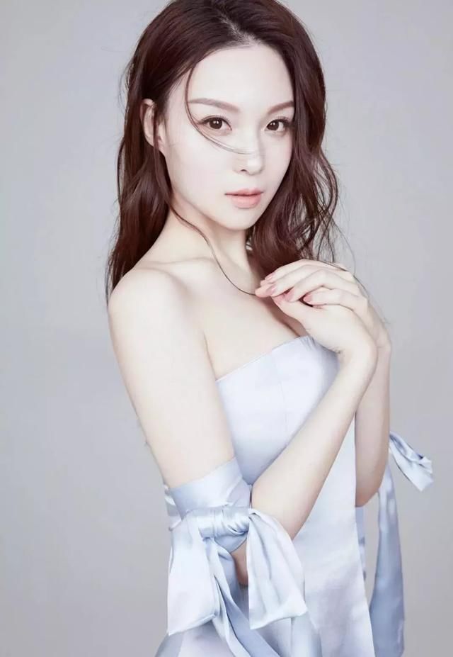 曾因学不好粤语被tvb冷待心淡离巢 如今在内地发展风生水起