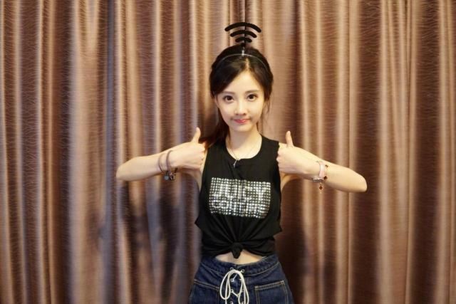 冯提莫真爱粉:工资3000刷礼物3200,工资不够信