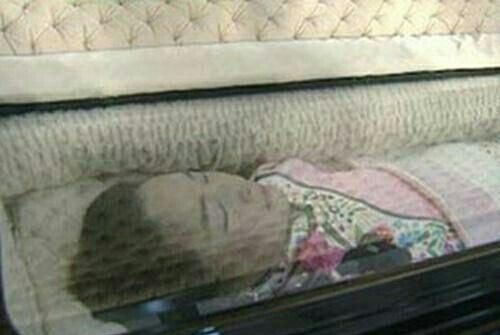 邓丽君遗体曝光!保存于50年可完好的水晶铜制棺木之中