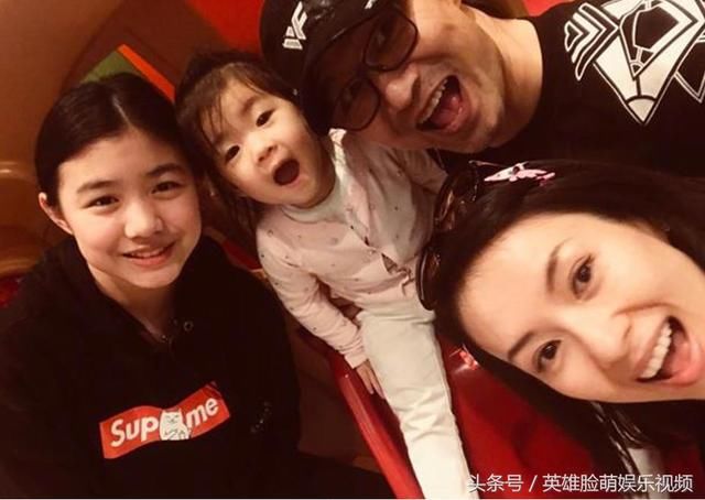 汪峰晒全家福章子怡幸福洋溢,不知道前妻作何