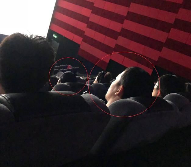 胡歌廖凡电影院看《邪不压正》支持好友彭于晏