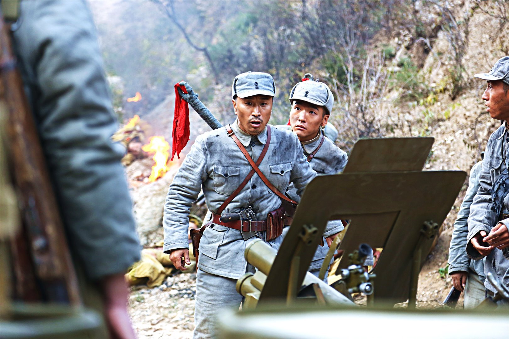张笑君此次化身喜感英雄全程负责逗乐，他饰演的余东风把一个“猛、智、抠”男人完美表现出来。