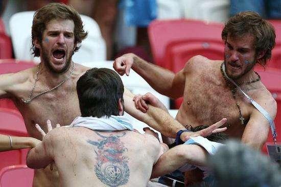 血腥!阿根廷球迷赛后发泄情绪爆发群殴