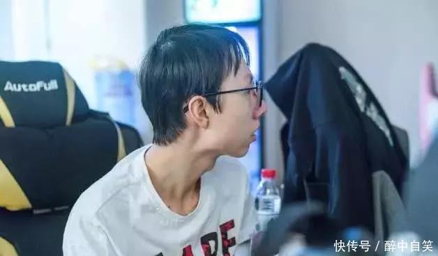 RNG两大心机男孩,一个喜欢扮猪吃老虎,一个是