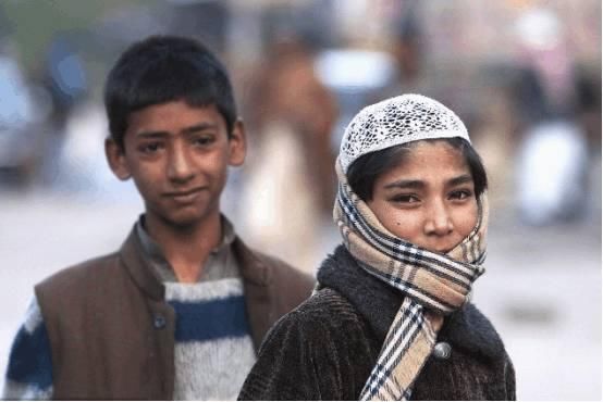 中国旅游,刚下飞机就愣住了,这城市不是韩国的