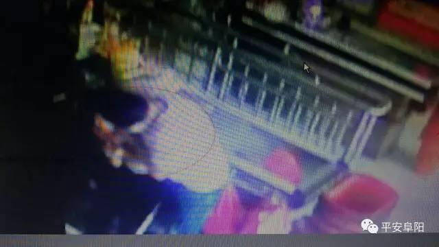 超市老板压女员工身上猥亵 监控还原事实 超市老板压女员工身上猥亵 监控还原事实