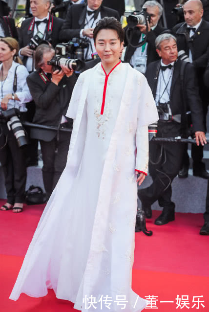丢人丢到国外!李玉刚身着白纱裙亮相戛纳,却被