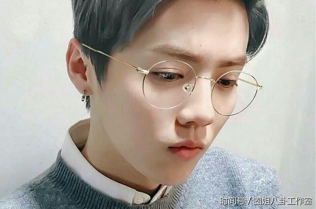 当鹿晗易烊千玺等男神们戴上眼镜,是斯文败类