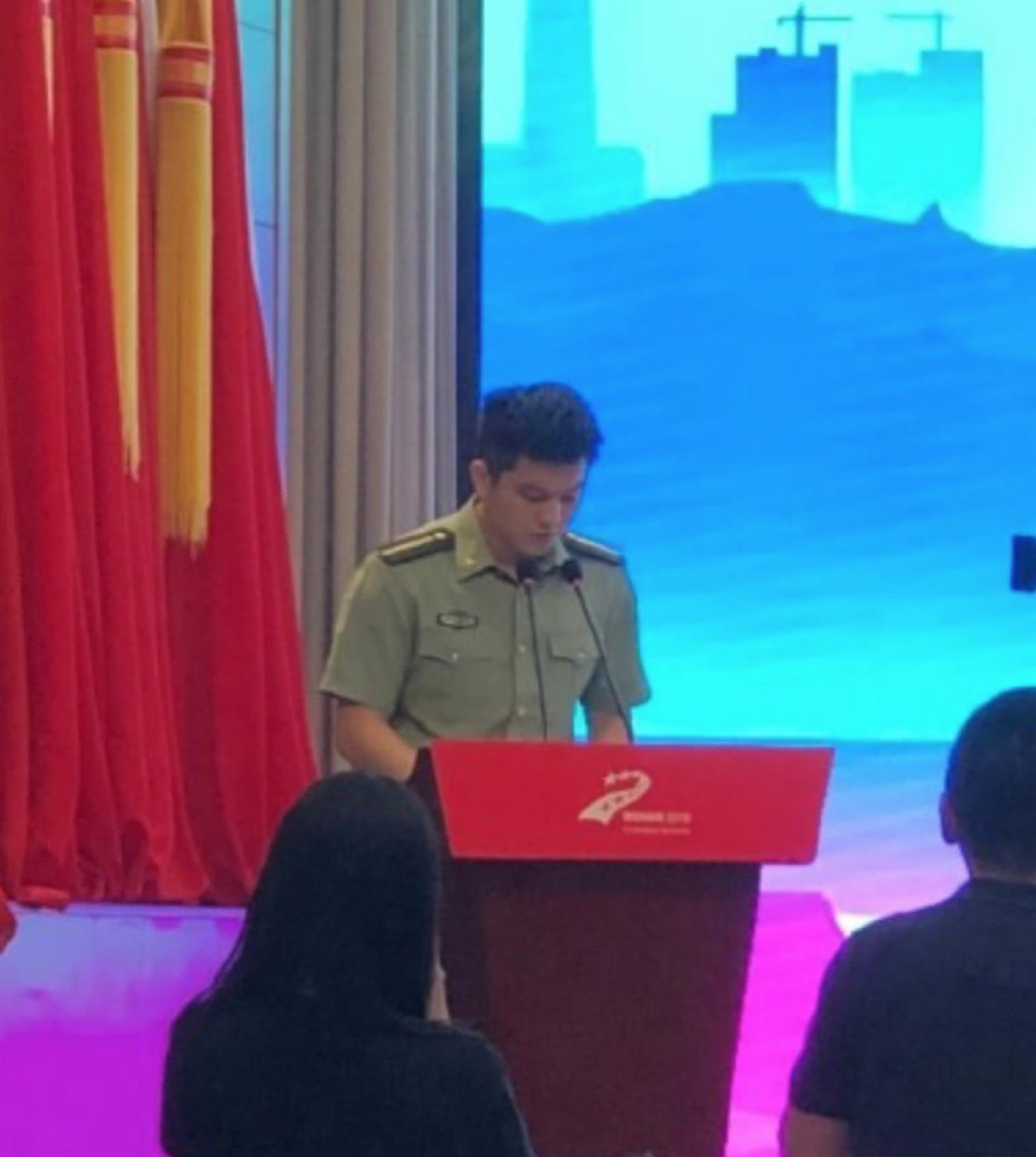 国乒连迎2喜讯!樊振东穿军装帅气亮相晒荣誉证