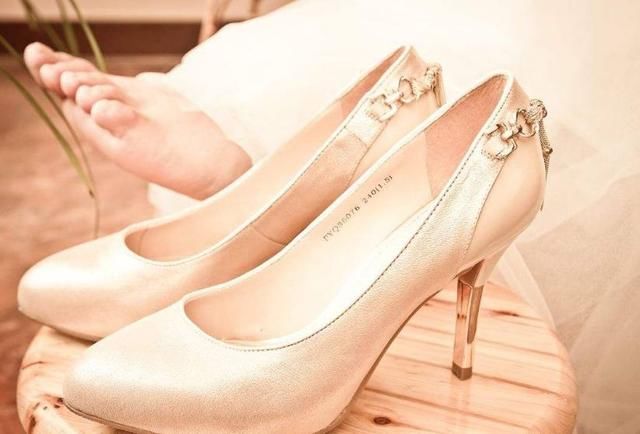 心理测试:假如你结婚,最想穿哪双鞋?测你能吸