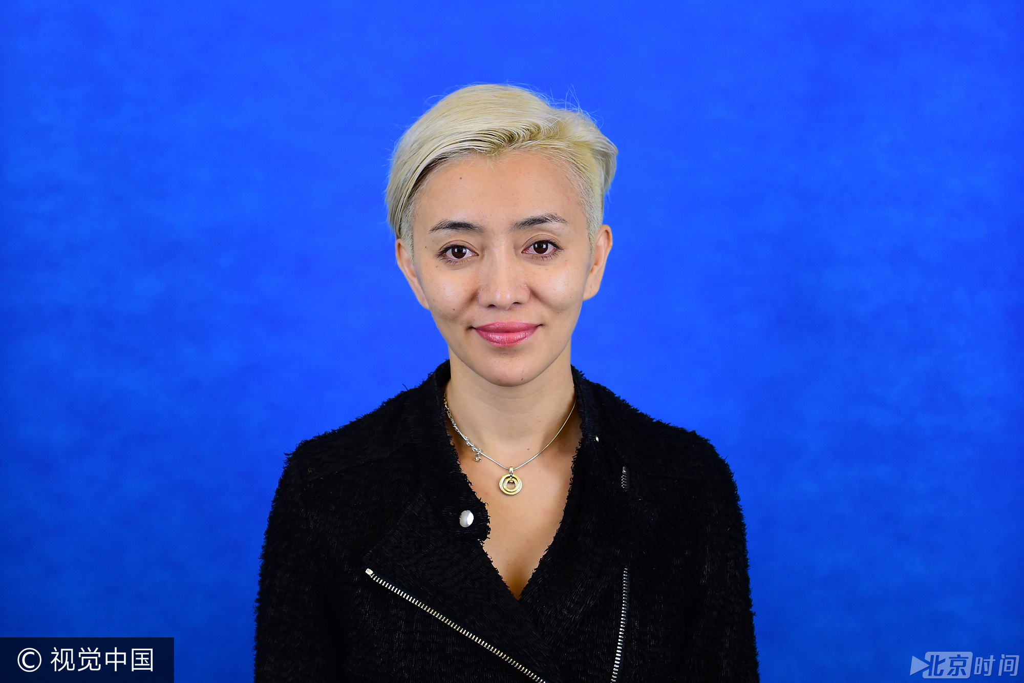 东北姑娘整容成梅艳芳 遭网友无情攻击