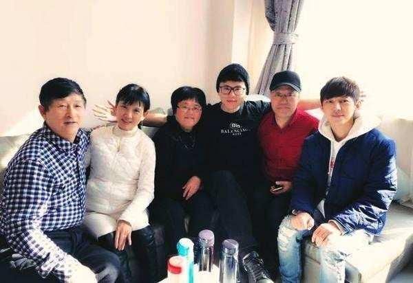 张杰朋友圈晒双胞胎女儿照片让人捧腹, 买菜偷