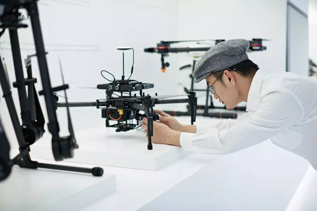 世纪华星基金:一个像乔布斯的工作狂,大疆汪滔