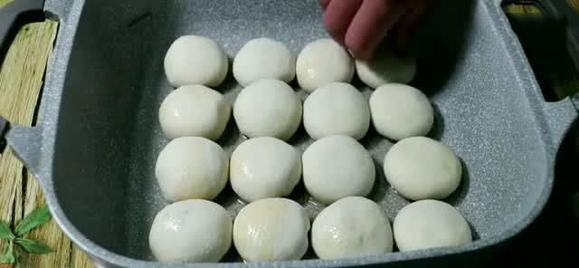 半发面生煎包教程,肉馅调制和做法讲的很详细