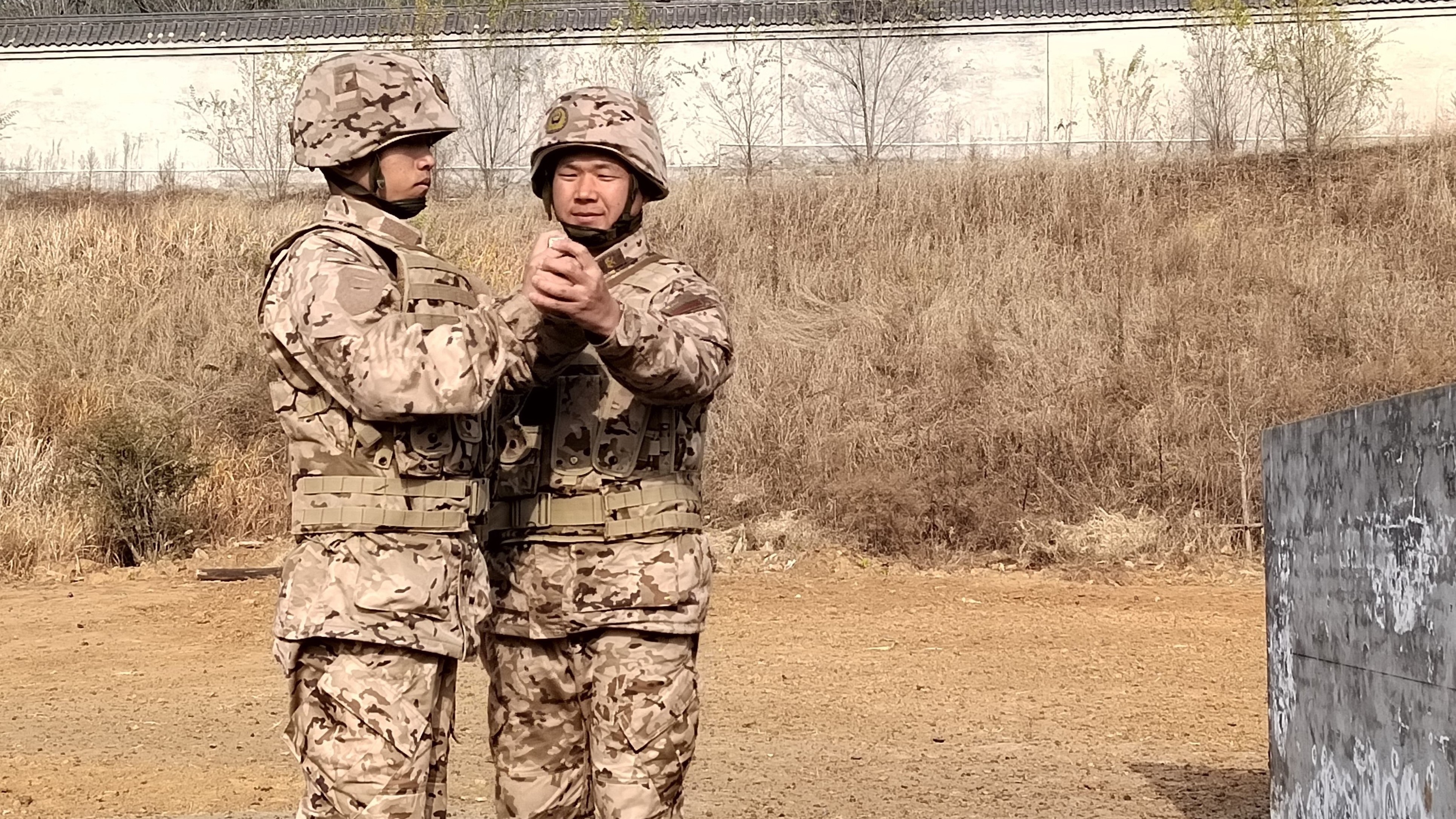 硝烟弥漫!直击新兵首次手榴弹实投高“燃”现场! 硝烟弥漫!直击新兵首次手榴弹实投高“燃”现场!