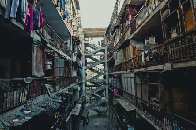 小编带你成都一日游,在朋友圈发一组照片,分分