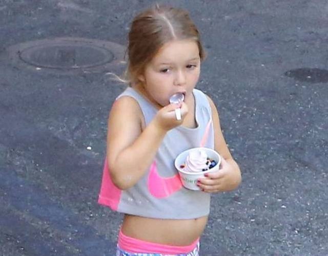 贝克汉姆带孩子们外出 小七表情悲壮