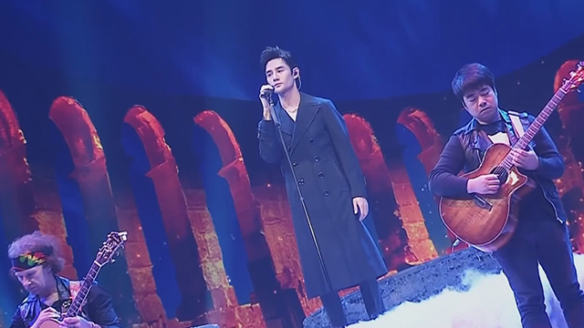 王凯温柔演绎不一样的《我等到花儿都谢了》