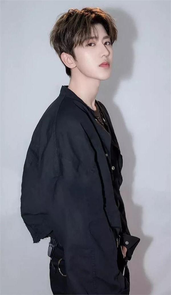 眼睛最好看的五位小鲜肉:蔡徐坤肖战都上榜,他