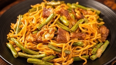 有菜有肉,色香味俱全的扁豆焖面 有菜有肉,色香味俱全的扁豆焖面