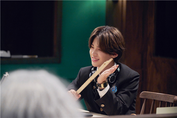 访《明星大侦探》新玩家黄明昊:爱和魏大勋一