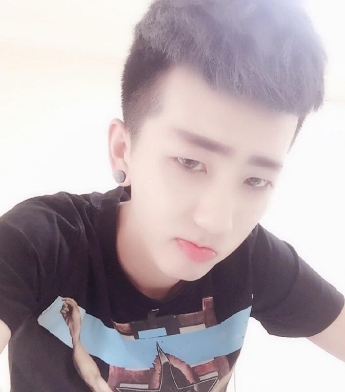 快手网红去大学校园跳社会摇,因扰民惨被围攻