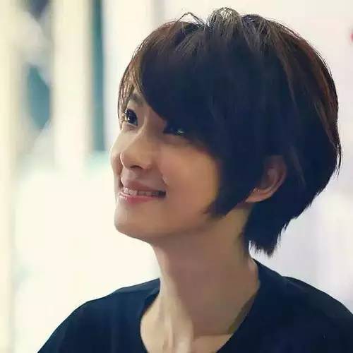 开八赖雅妍真实性格 真的很像男孩子