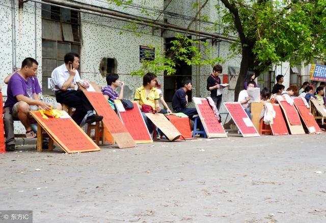 广州工厂招工难,老板去东莞花重金招人,哭诉:打