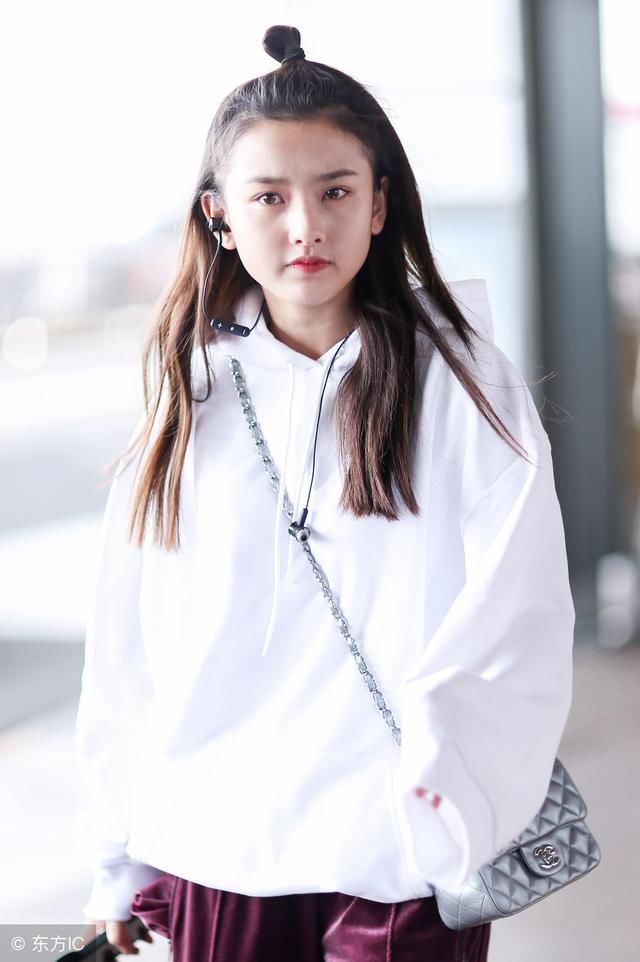 最美哪吒宋祖儿,也有小弱点,就是身高,看她搭