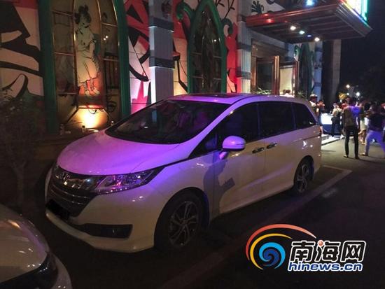 海口一男子喝醉兴奋朝天鸣枪被报警抓获,一查是网上在逃人员 海口一男子喝醉兴奋朝天鸣枪被报警抓获,一查是网上在逃人员