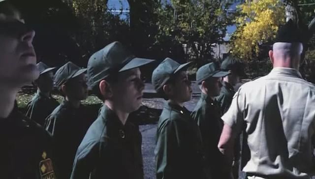 一部感人的冷门电影,12岁夫妻私定终生,励志加