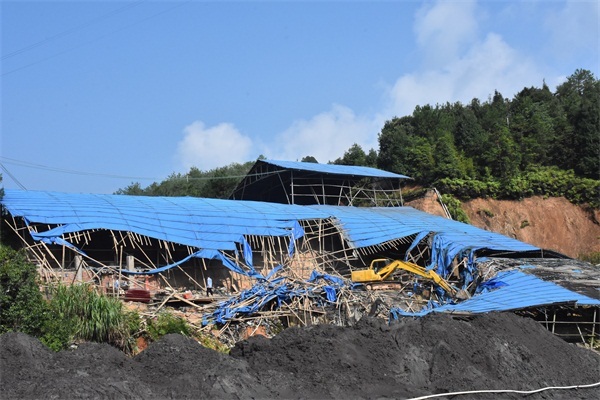 武平十方镇依法取缔非法选矿厂