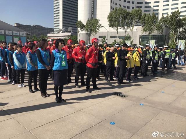 礼在北京让出文明:市民爱心斑马线专项行动启动