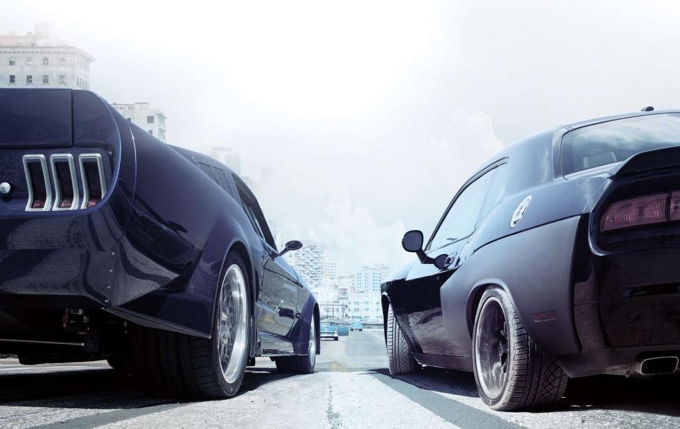 《速度与激情8》豪车全面升级,网友表示:一辆都买不起