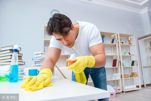 媳妇,要么跟我回老家过年,要么离婚,你自己选