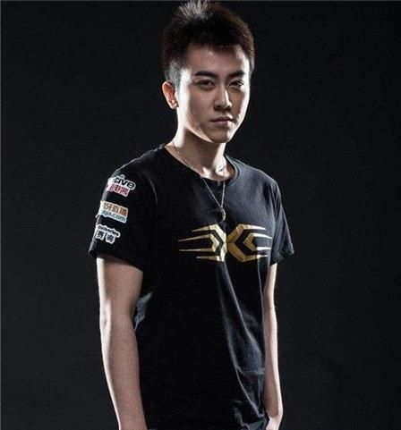 违约主播蛇哥重返虎牙直播被称最不要脸,曾怒