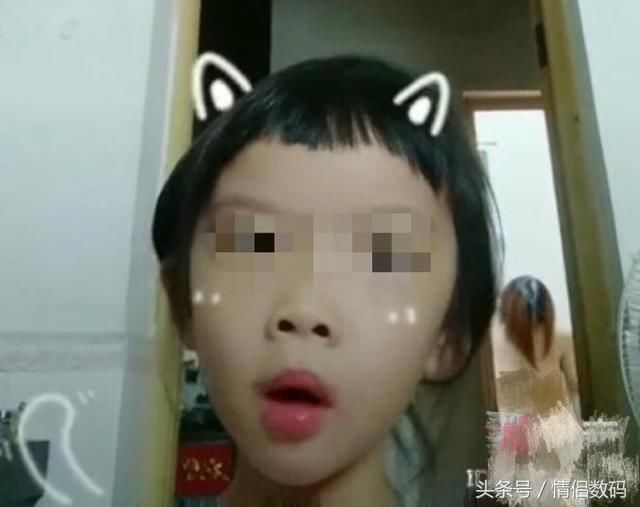 小女孩玩抖音,不小心直播妈妈洗澡全过程,长达