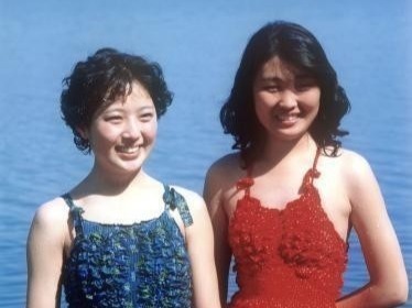 1984年，北京怀柔水库穿泳装的姑娘。