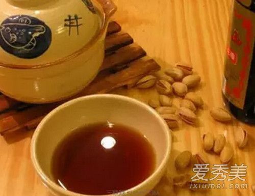 雄黄酒为什么可以驱蛇?雄黄酒的功效与作用 雄黄酒为什么可以驱蛇?雄黄酒的功效与作用