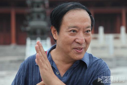 69岁牛群与发妻离婚后晚年黯淡 还好儿子很争气