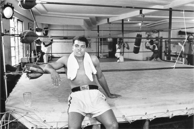 拳王阿里当年如何挑衅对手?他曾挑衅弗雷泽,结