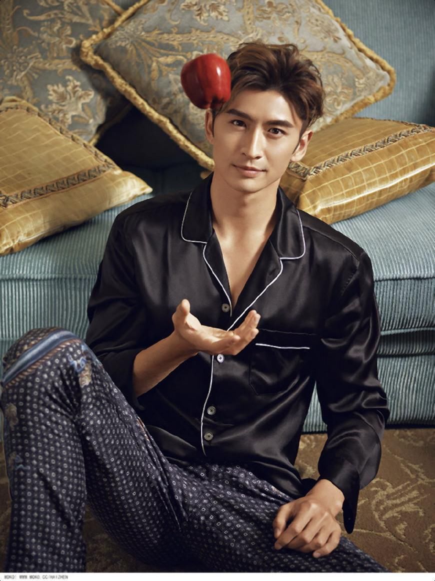 杨幂挖新人看蹲姿?张彬彬张云龙被挖,一个在解