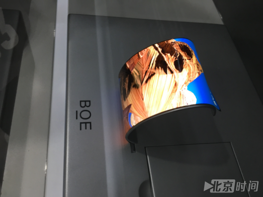 丝路大V参观京东方 惊叹最新屏幕显示技术太