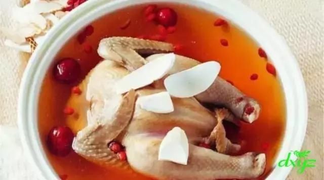 冬天来一碗枸杞黄芪养生汤,营养靓汤!