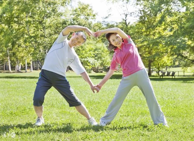早上往温水里撒3粒,5分钟通便解决5年老便秘,