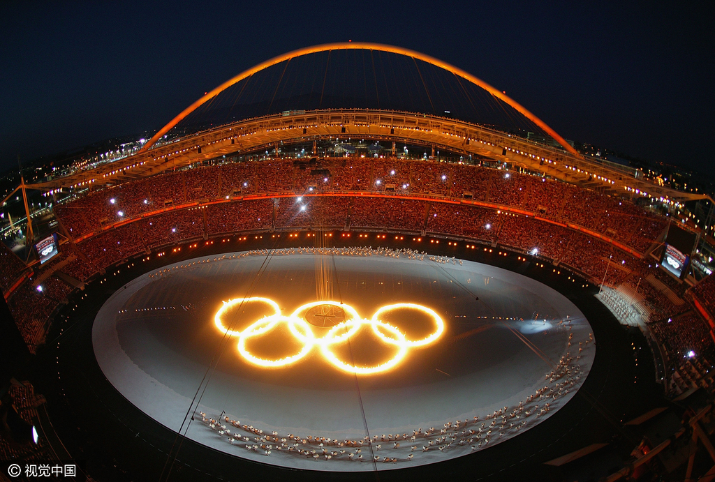 地中海文明、圣火和奥运精神的发源地、神话与人类文明的起源，雅典把这一切无比协调地融合在一起。平面与立体、浮雕与投影、色彩与线条，希腊人用最现代的手法演绎出最古老的文明。本届奥运会火炬传递首次传遍了五大洲，并首次到达了非洲和南美洲。火炬台慢慢放倒，被点燃之后又慢慢立起，象征奥林匹克的一种回归。2004年雅典奥运会